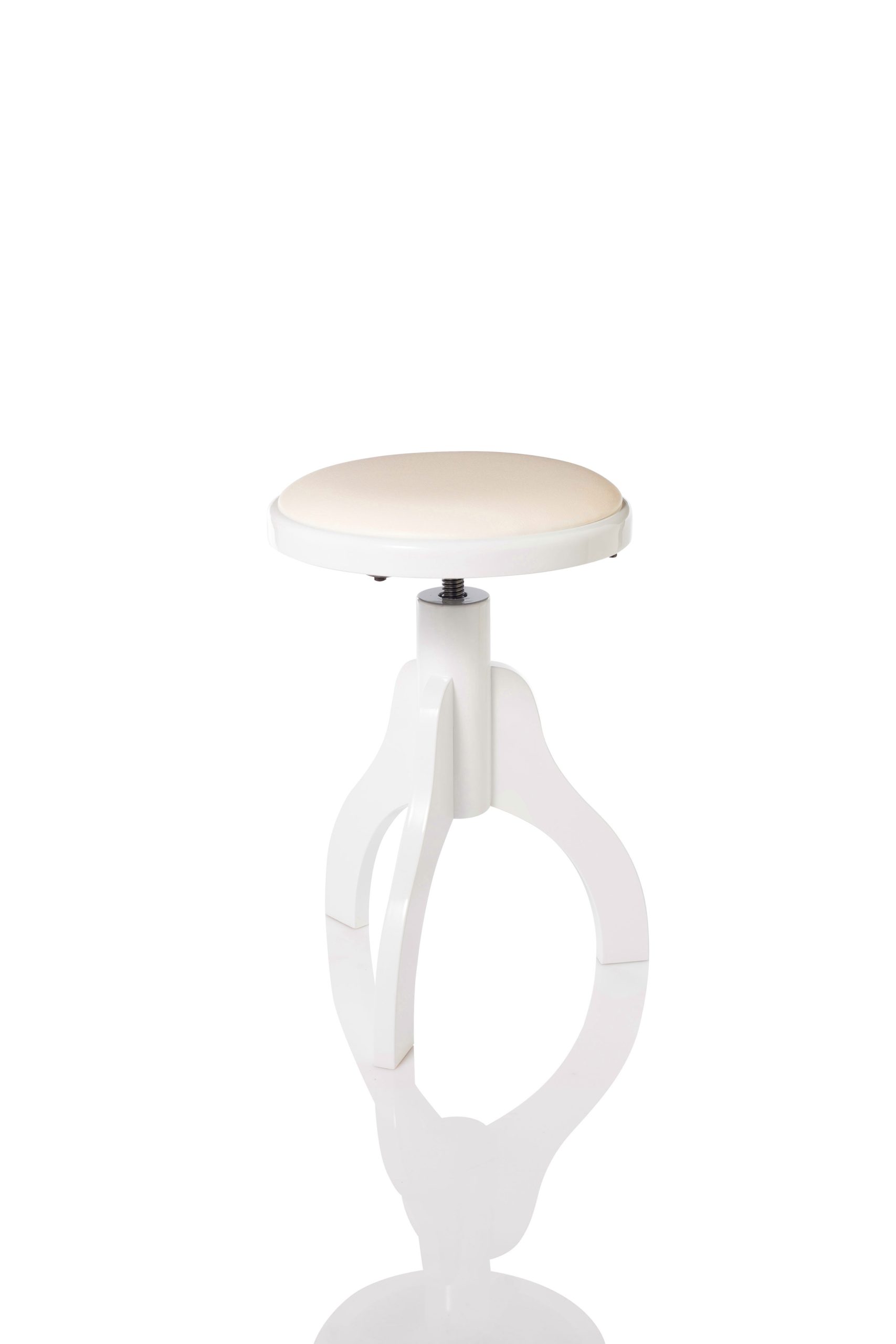 sg3-sgabello-in-legno-a-tre-gambe-sagomate-regolabile